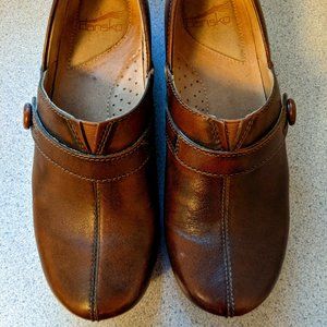 Dansko brown clogs, Sz 39 (US 8.5-9)